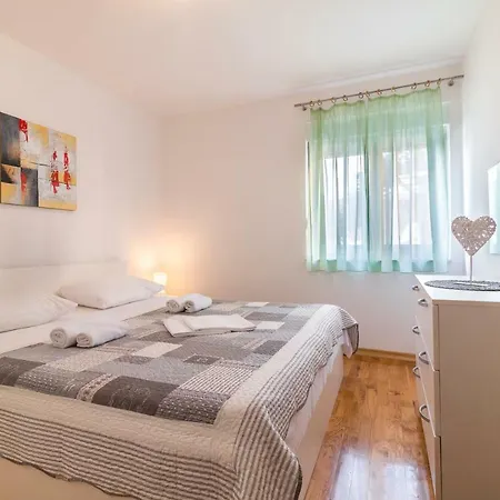 Gudelj Apartment *